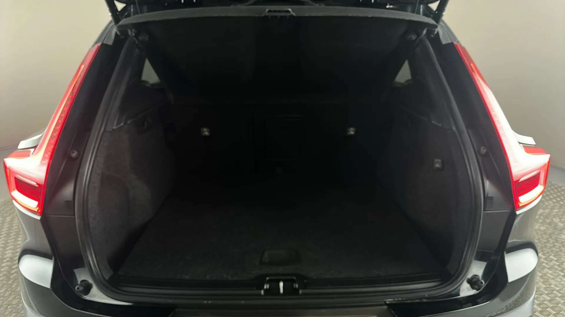 2022 VOLVO XC40 2022 VOLVO XC40