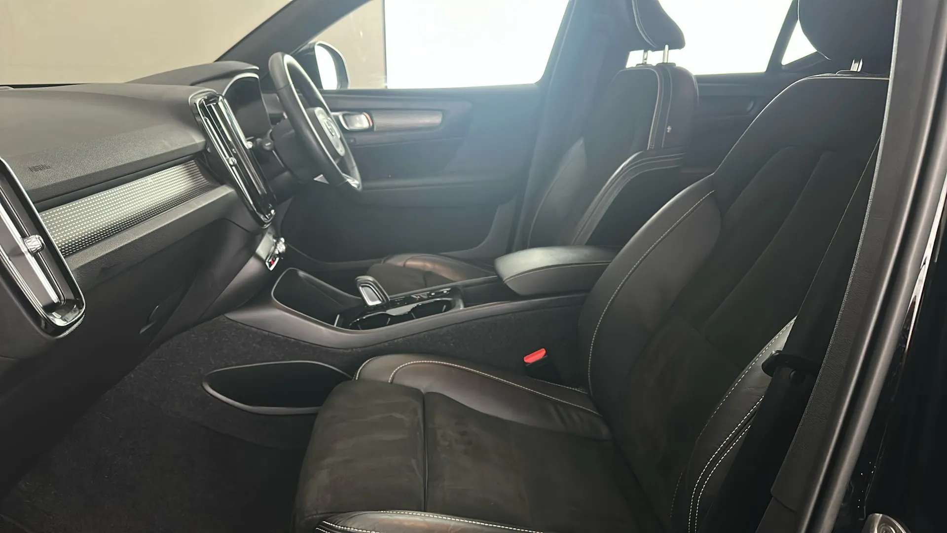 2022 VOLVO XC40 2022 VOLVO XC40