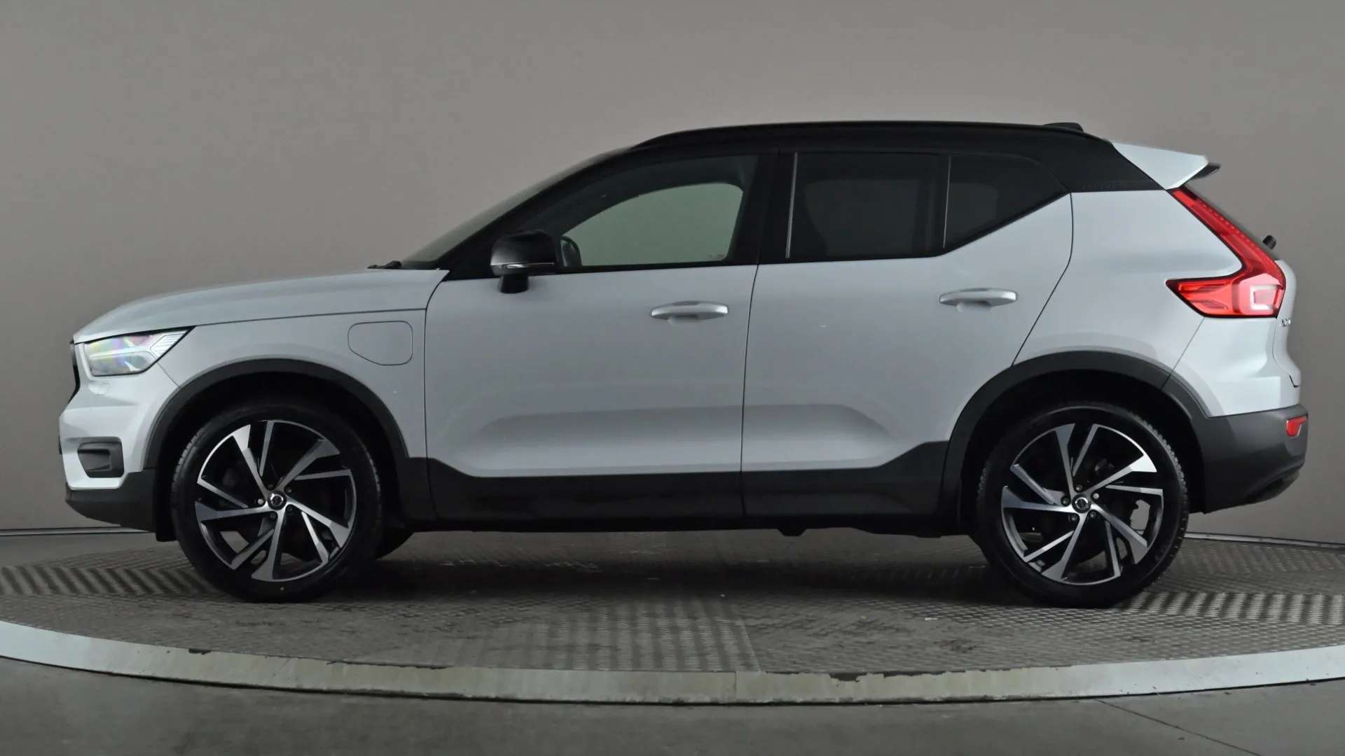 A 2021 VOLVO XC40 1.5 T5 Recharge PHEV R DESIGN Pro Auto A 2021 VOLVO XC40 1.5 T5 Recharge PHEV R DESIGN Pro Auto