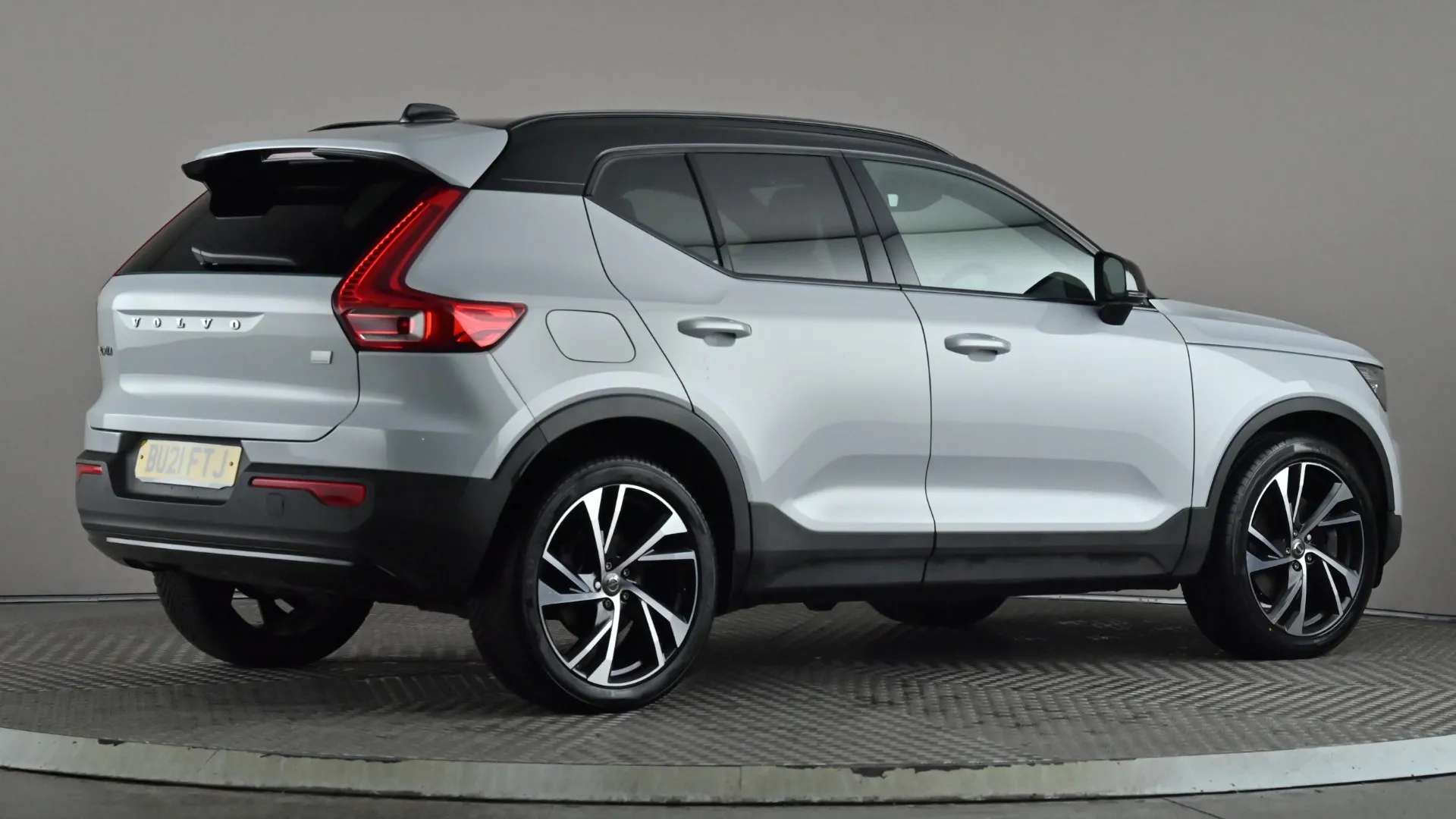 2021 VOLVO XC40 2021 VOLVO XC40