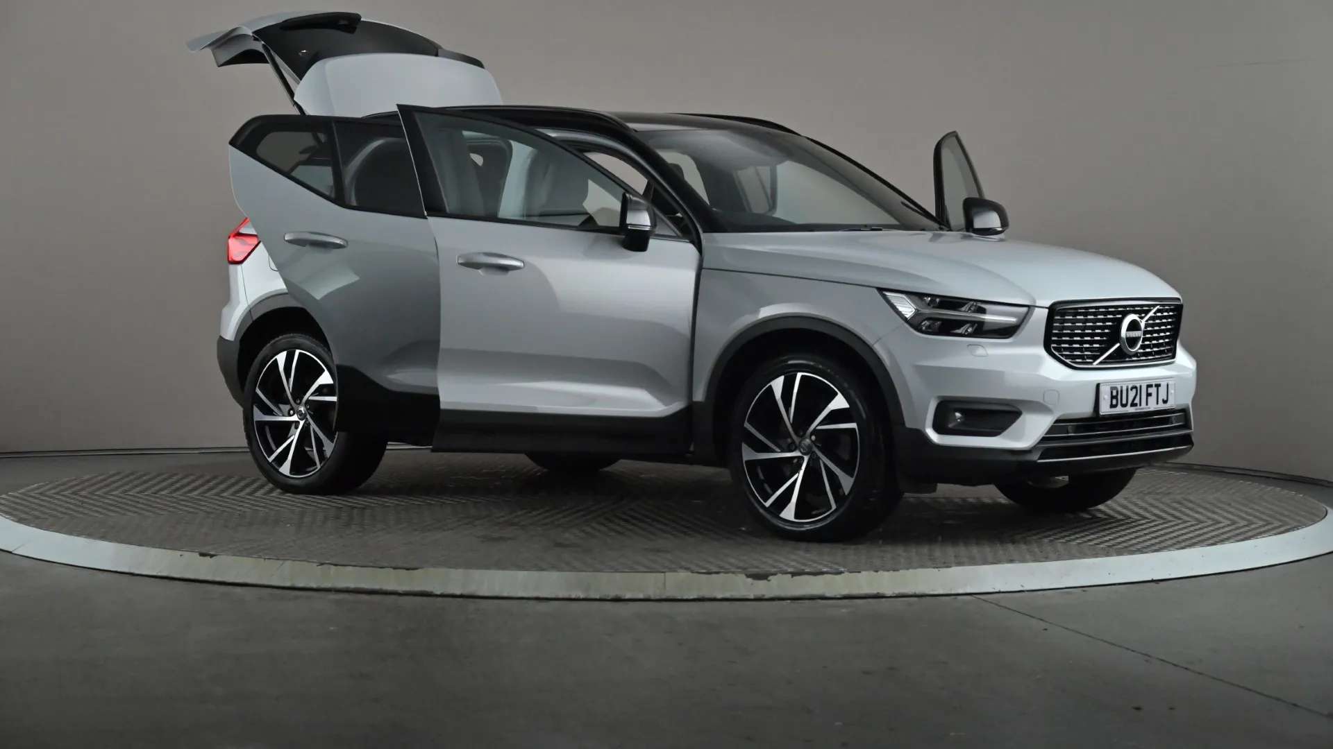 2021 VOLVO XC40 2021 VOLVO XC40