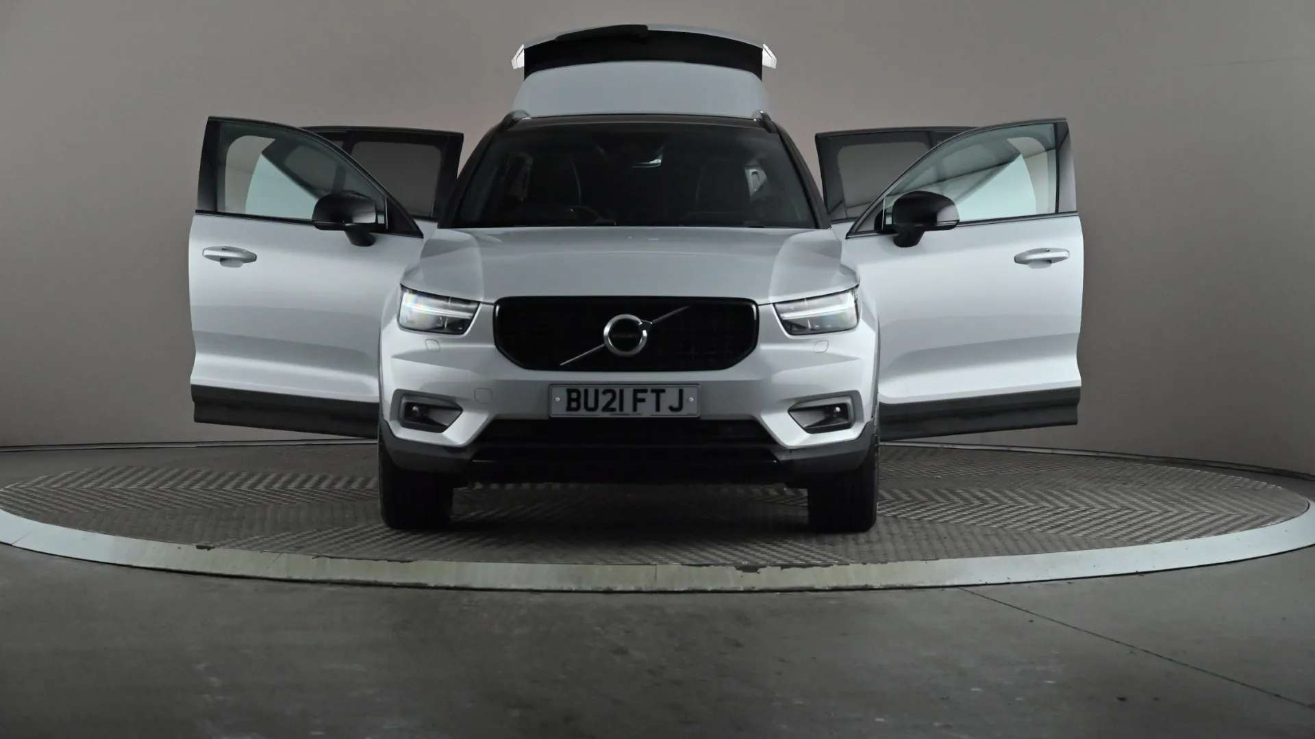 2021 VOLVO XC40 2021 VOLVO XC40