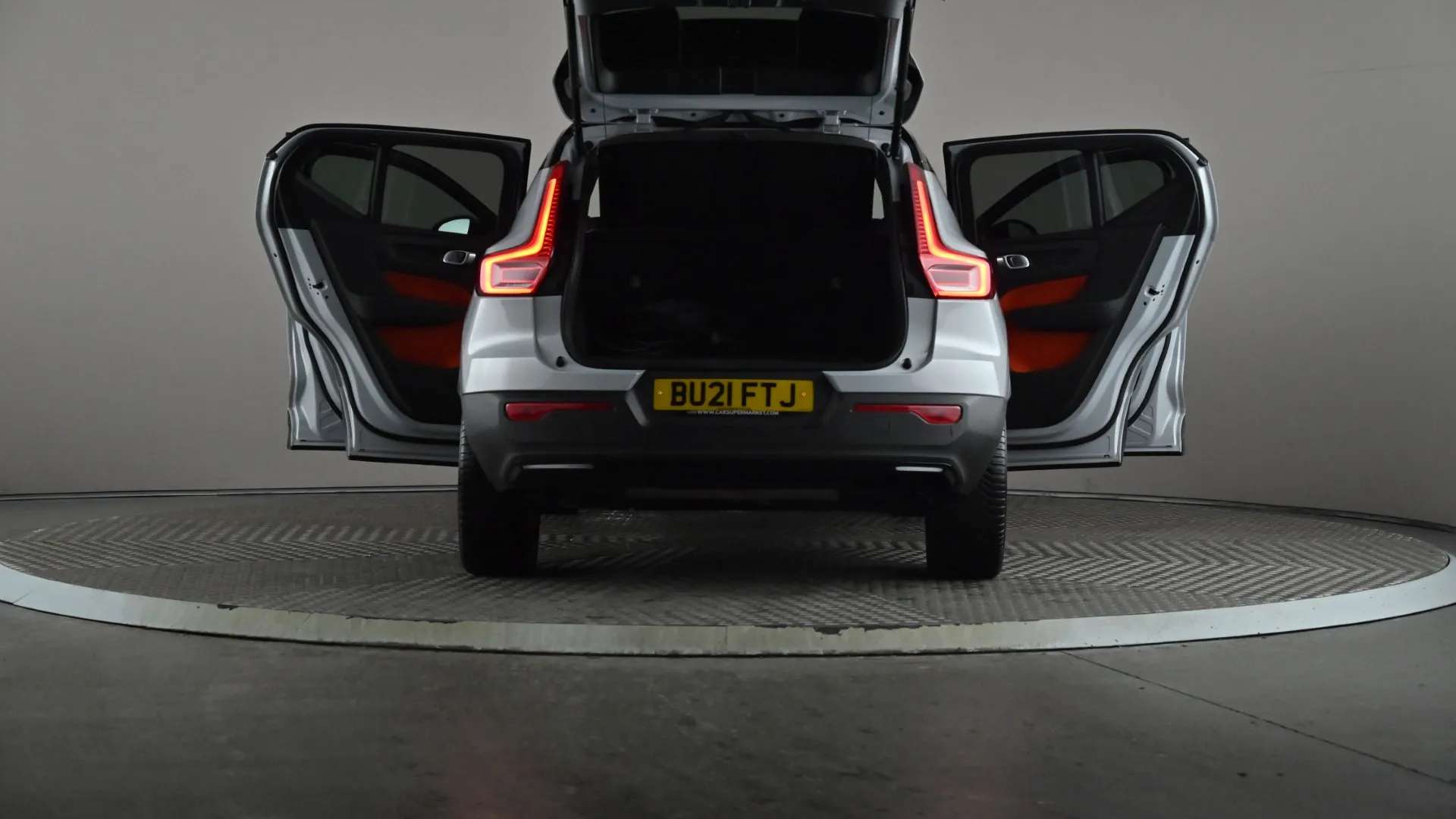 2021 VOLVO XC40 2021 VOLVO XC40