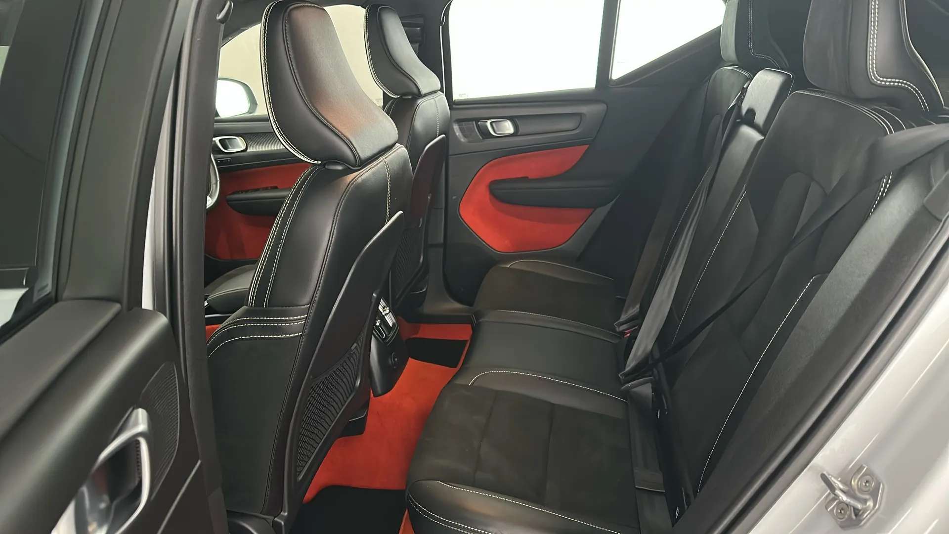 2021 VOLVO XC40 2021 VOLVO XC40