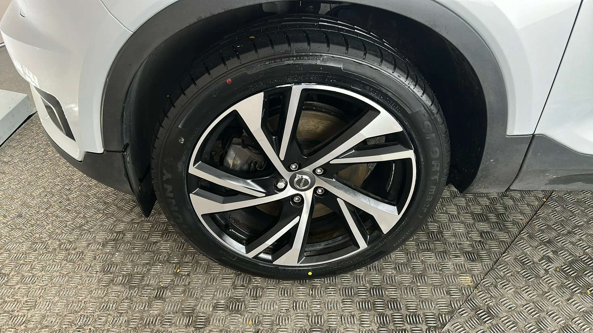 2021 VOLVO XC40 2021 VOLVO XC40