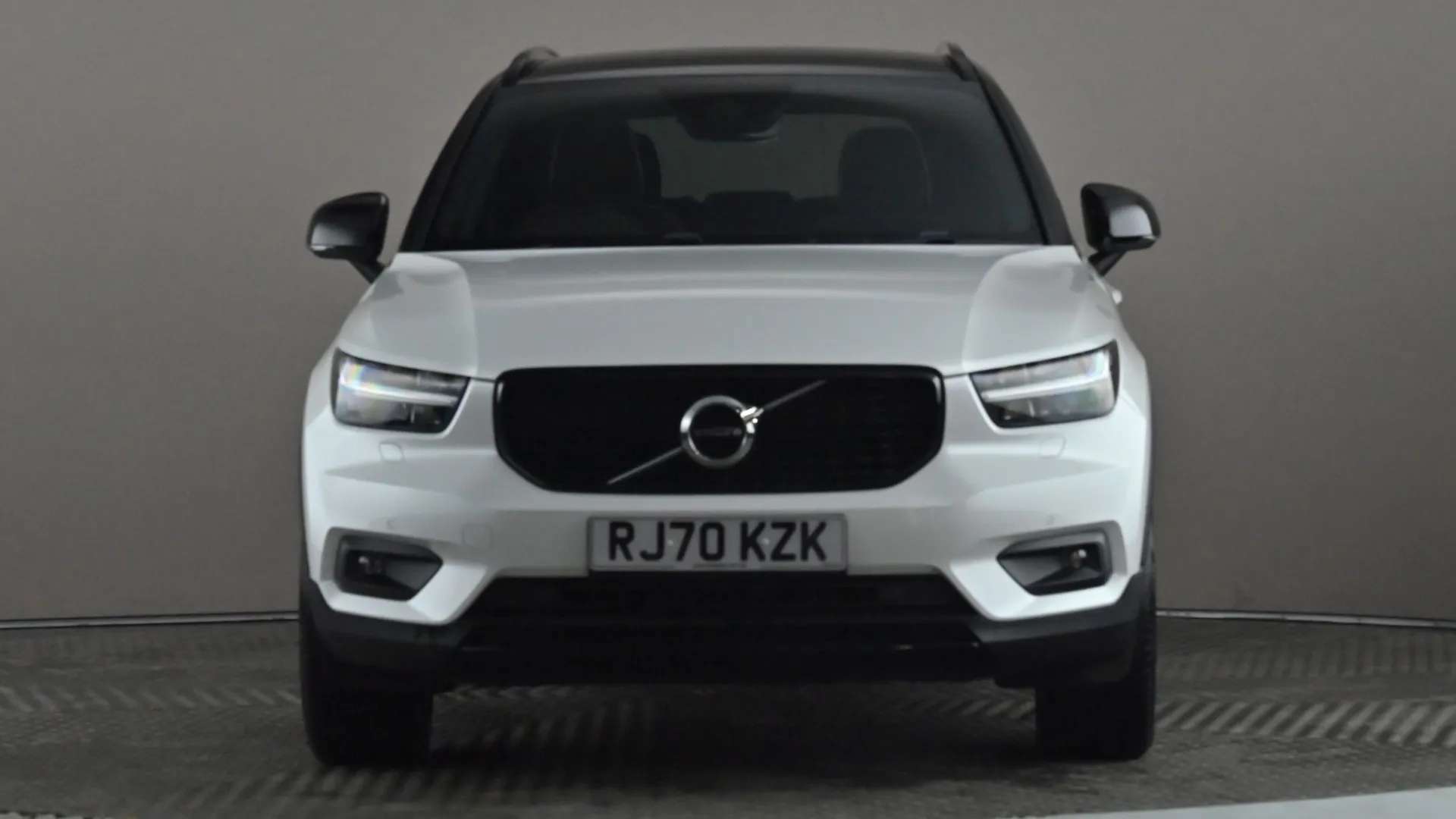 A 2021 VOLVO XC40 2.0 B4P R DESIGN Pro Auto A 2021 VOLVO XC40 2.0 B4P R DESIGN Pro Auto