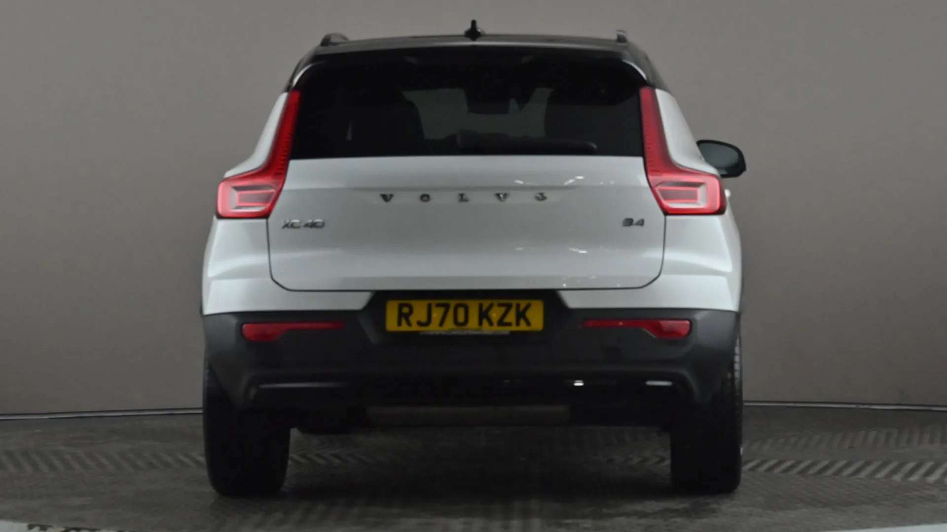 2021 VOLVO XC40 2021 VOLVO XC40