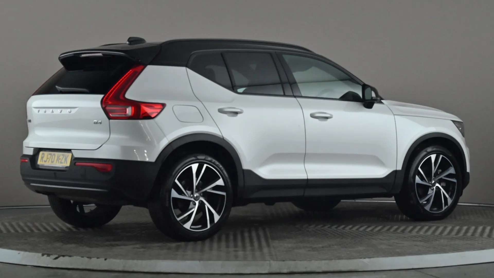2021 VOLVO XC40 2021 VOLVO XC40