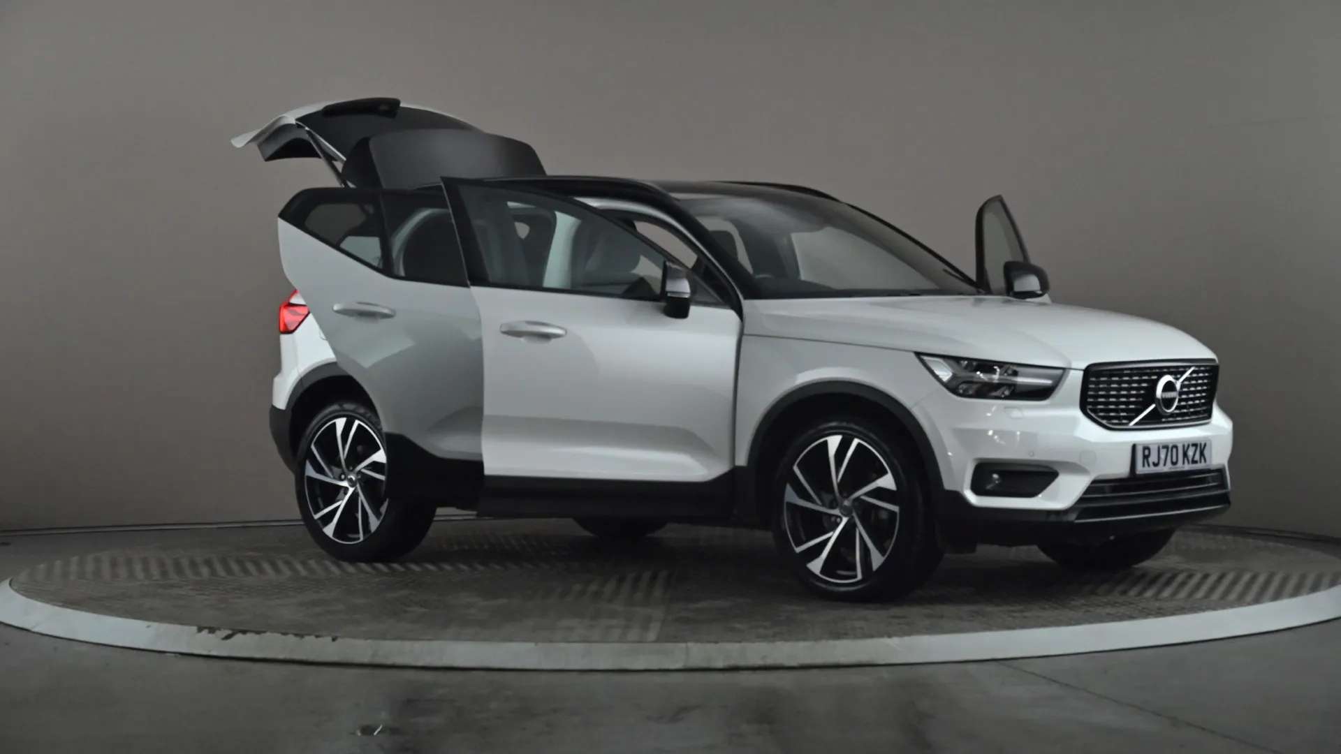 2021 VOLVO XC40 2021 VOLVO XC40
