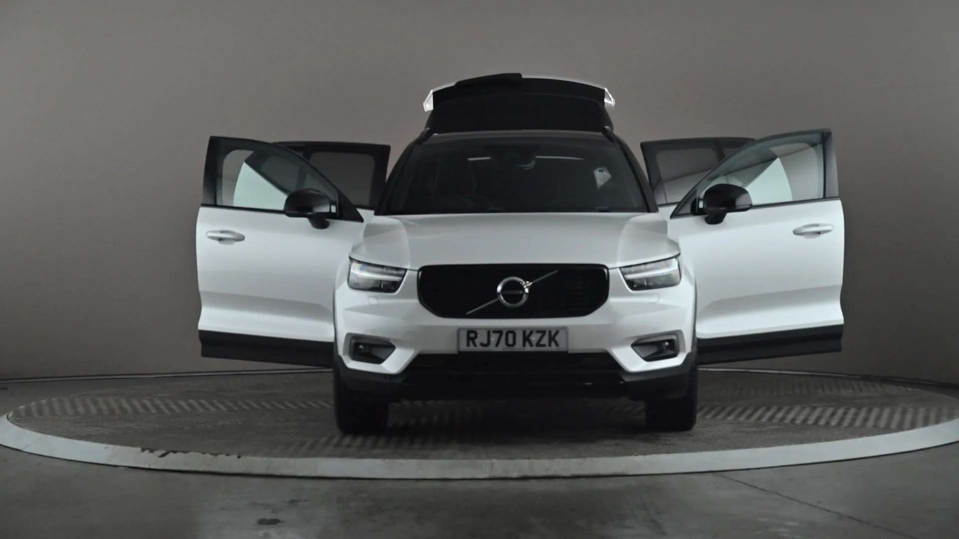2021 VOLVO XC40 2021 VOLVO XC40