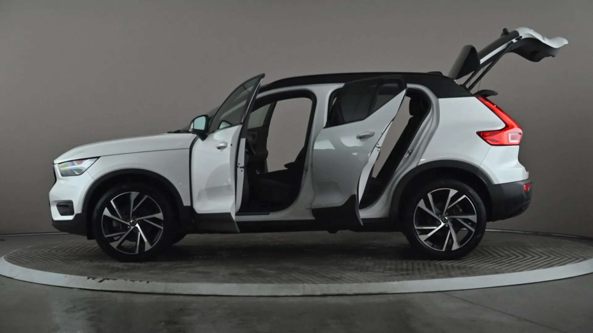 2021 VOLVO XC40 2021 VOLVO XC40