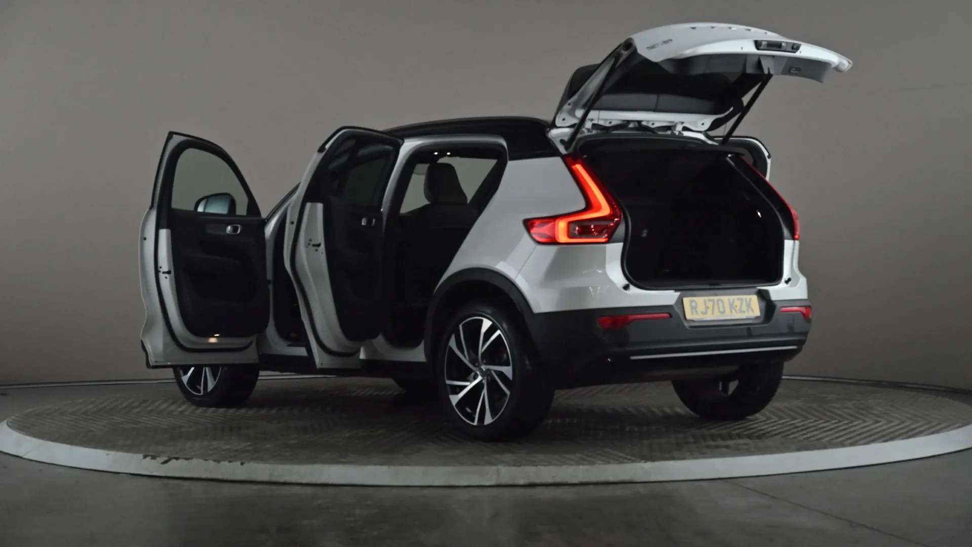 2021 VOLVO XC40 2021 VOLVO XC40