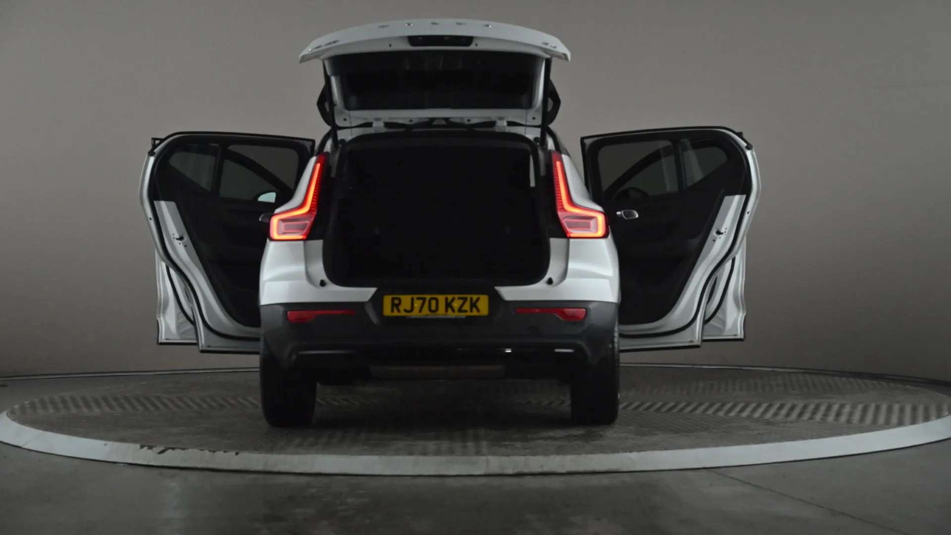 2021 VOLVO XC40 2021 VOLVO XC40