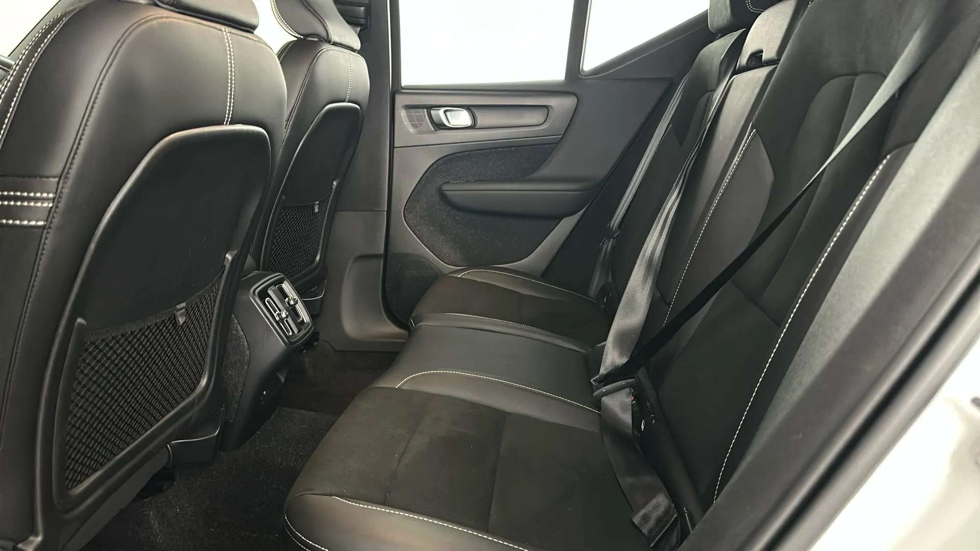 2021 VOLVO XC40 2021 VOLVO XC40