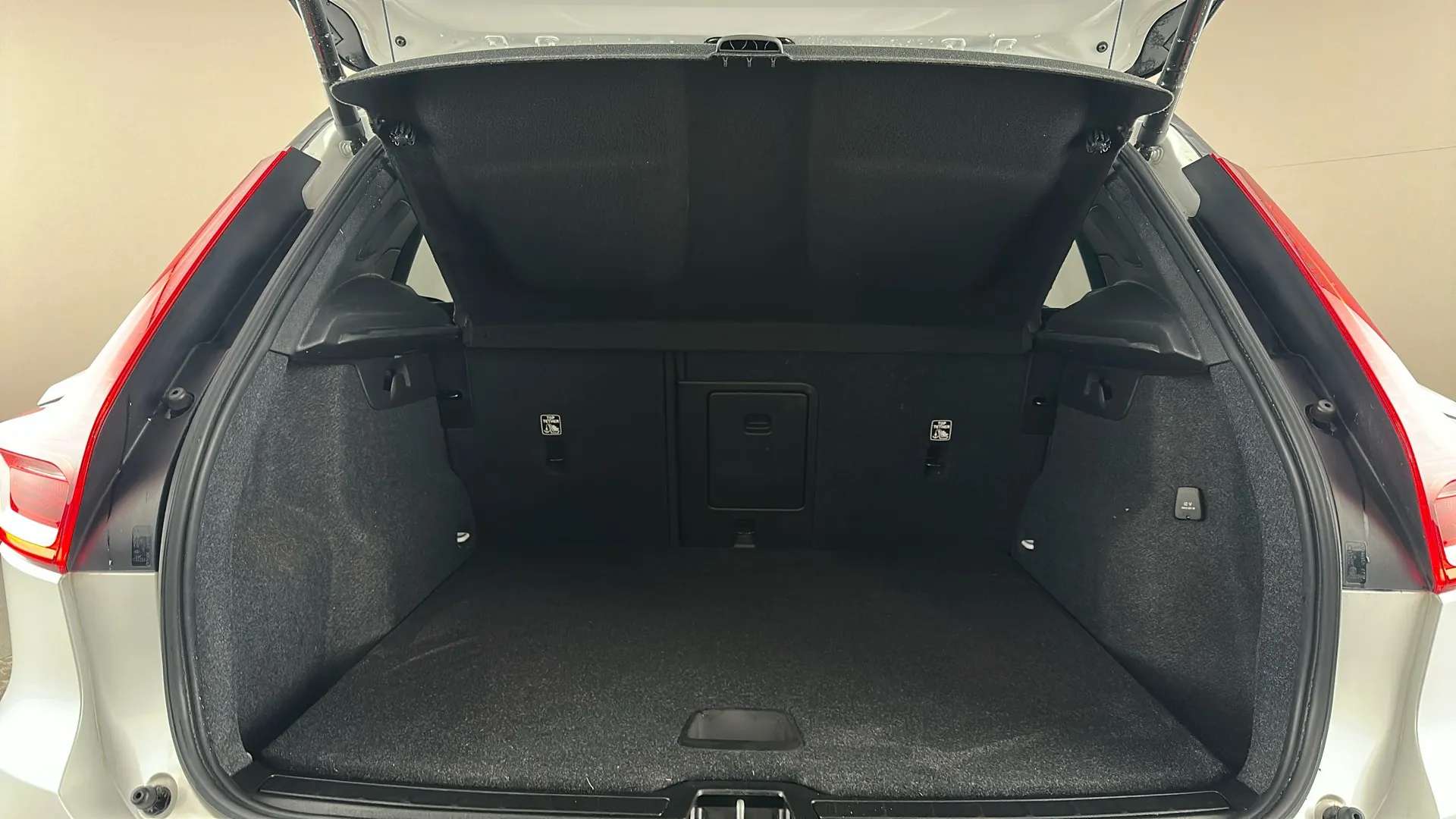 2021 VOLVO XC40 2021 VOLVO XC40