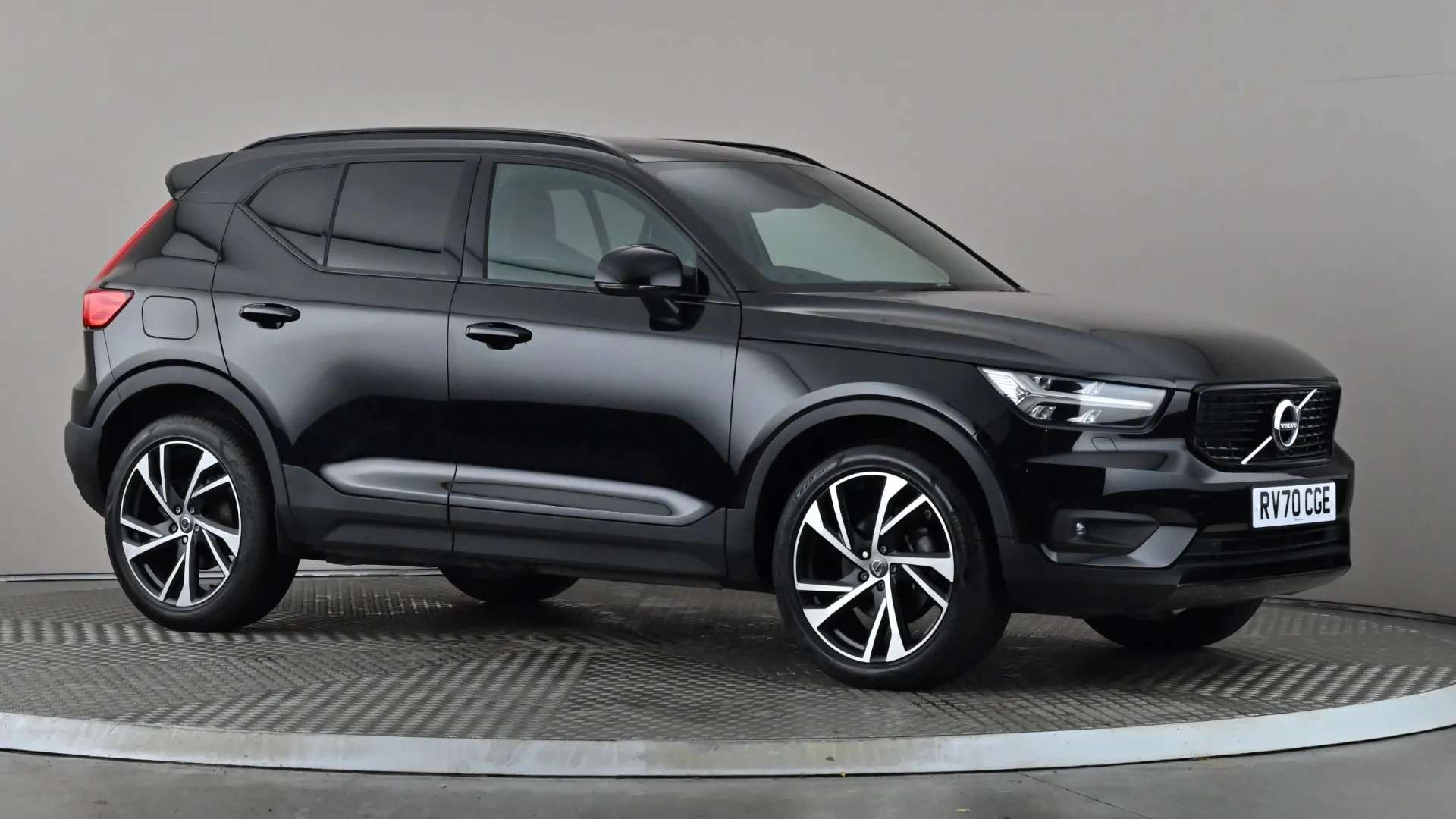 A 2020 VOLVO XC40 2.0 B4P R DESIGN Pro Auto A 2020 VOLVO XC40 2.0 B4P R DESIGN Pro Auto