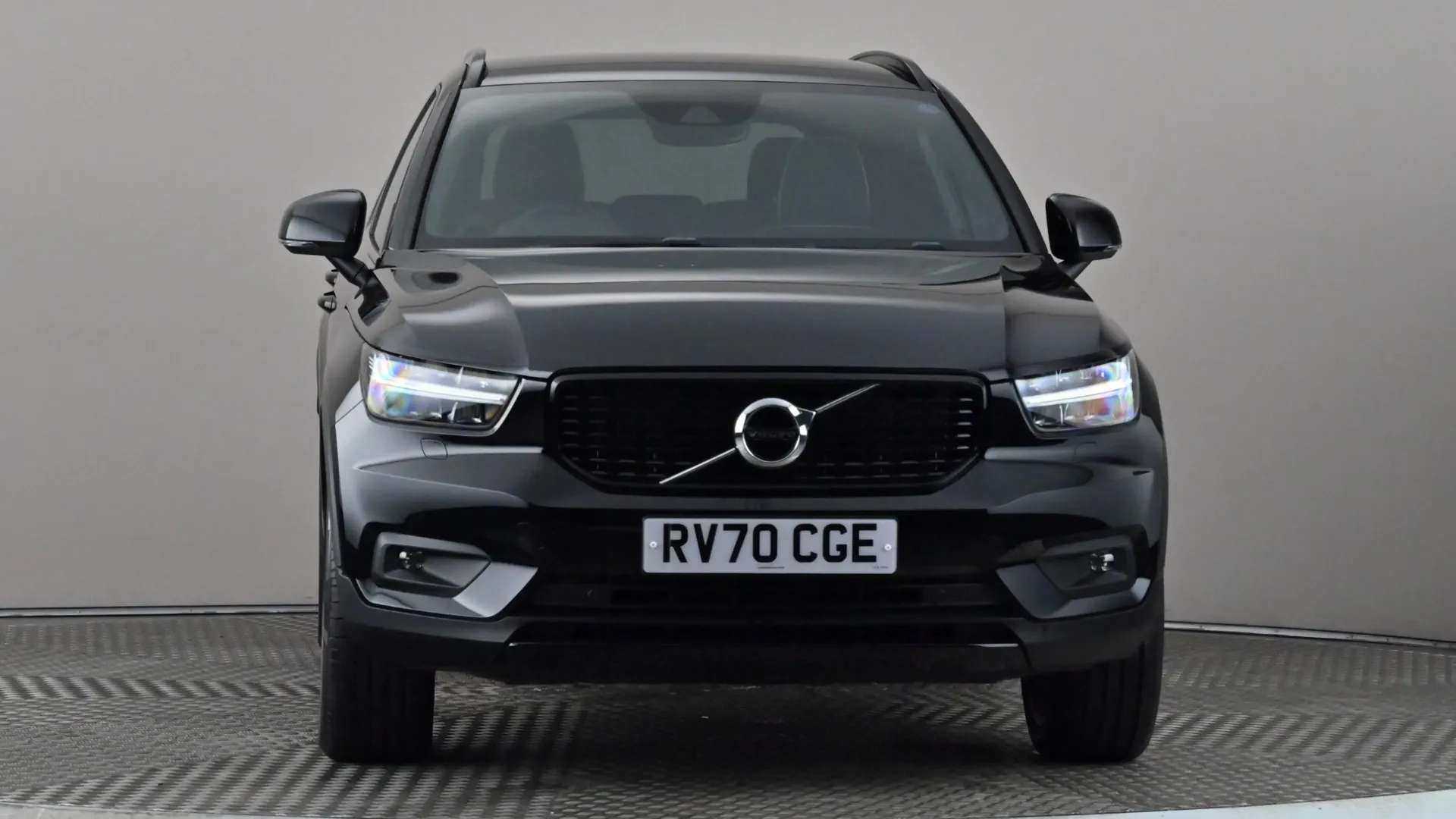 A 2020 VOLVO XC40 2.0 B4P R DESIGN Pro Auto A 2020 VOLVO XC40 2.0 B4P R DESIGN Pro Auto
