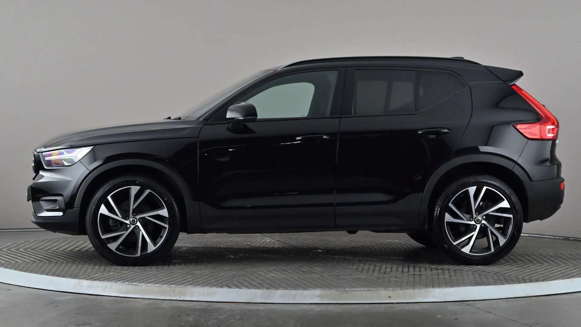 A 2020 VOLVO XC40 2.0 B4P R DESIGN Pro Auto A 2020 VOLVO XC40 2.0 B4P R DESIGN Pro Auto