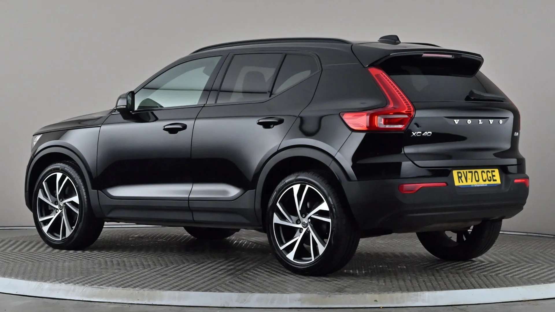 A 2020 VOLVO XC40 2.0 B4P R DESIGN Pro Auto A 2020 VOLVO XC40 2.0 B4P R DESIGN Pro Auto