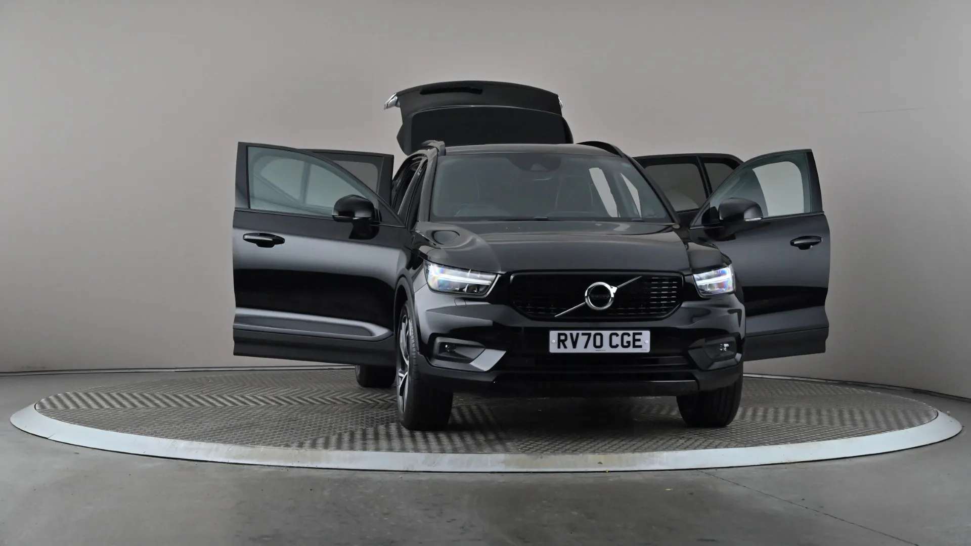 2020 VOLVO XC40 2020 VOLVO XC40
