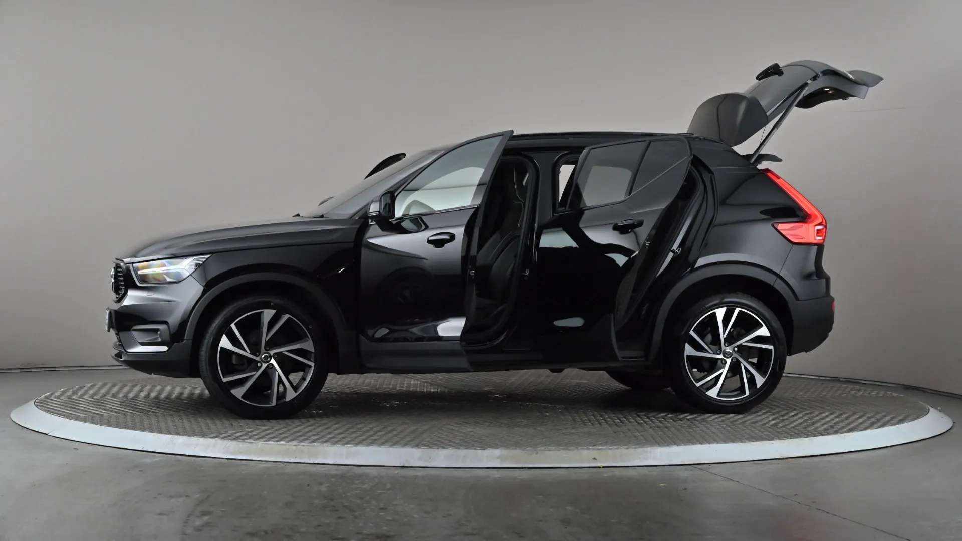 2020 VOLVO XC40 2020 VOLVO XC40