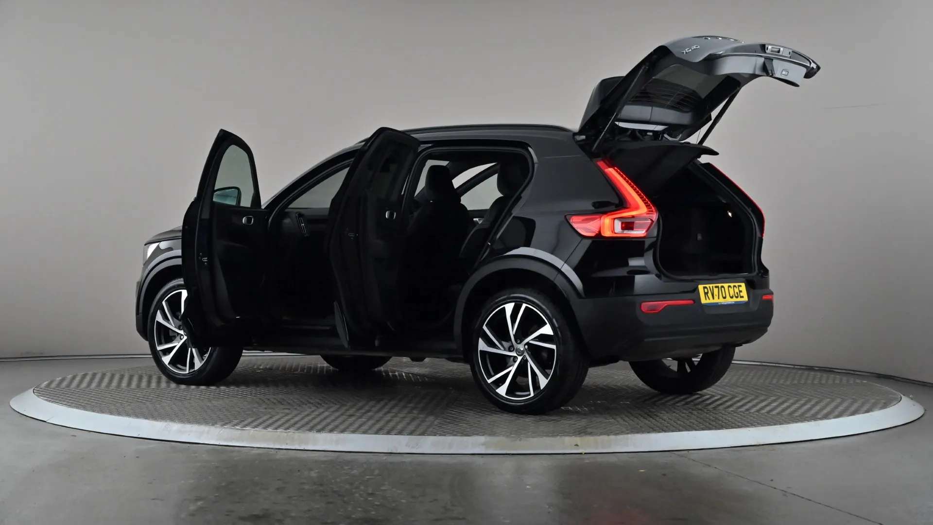 2020 VOLVO XC40 2020 VOLVO XC40