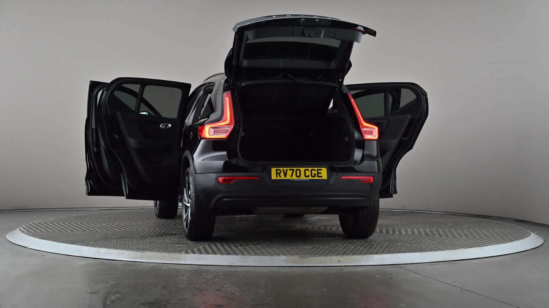 2020 VOLVO XC40 2020 VOLVO XC40