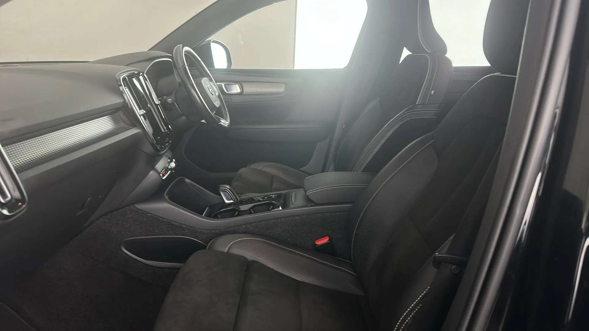 2020 VOLVO XC40 2020 VOLVO XC40
