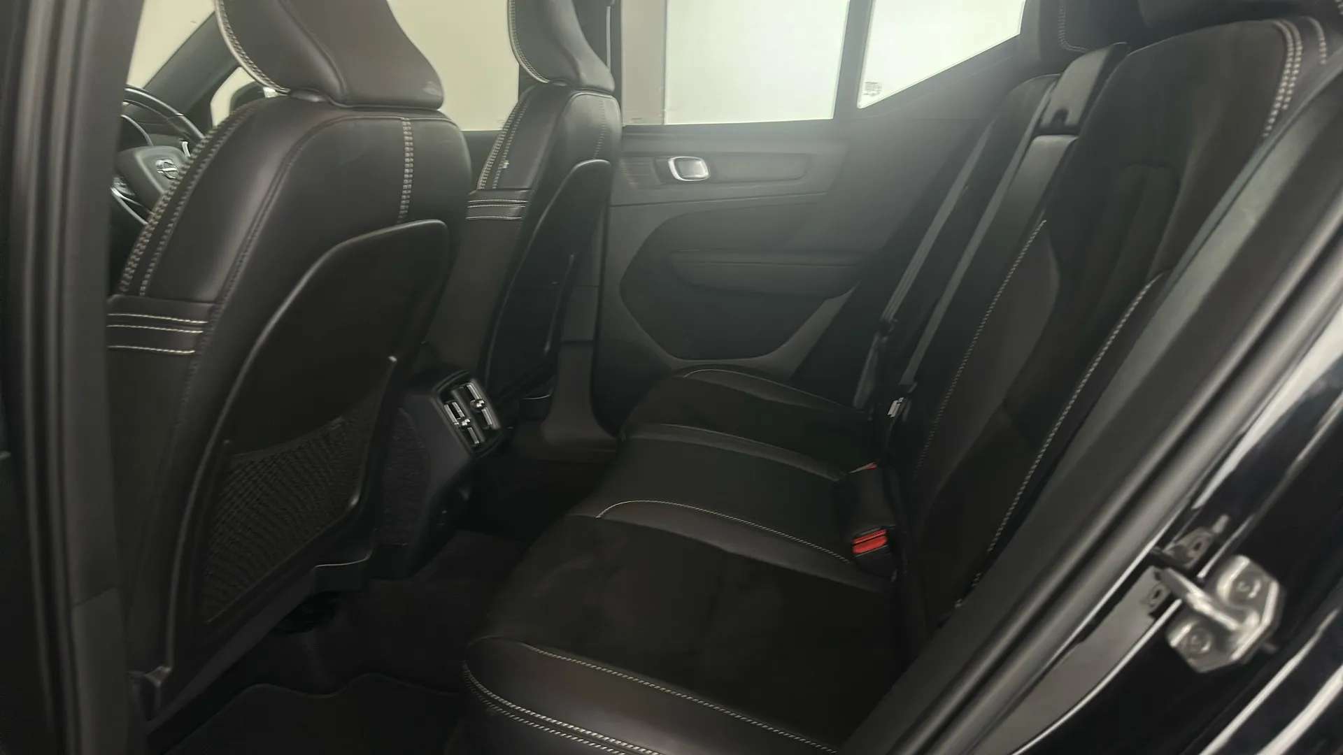 2020 VOLVO XC40 2020 VOLVO XC40