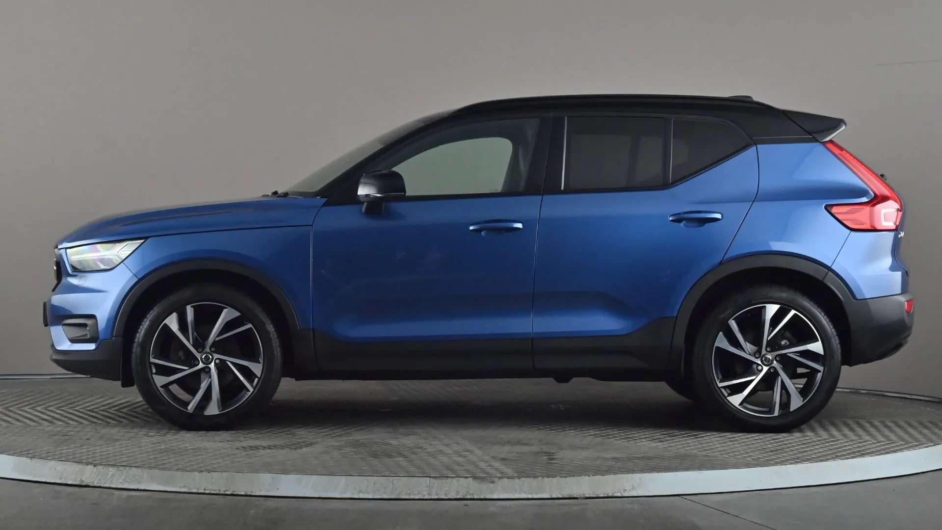 A 2021 VOLVO XC40 2.0 B4P R DESIGN Pro Auto A 2021 VOLVO XC40 2.0 B4P R DESIGN Pro Auto