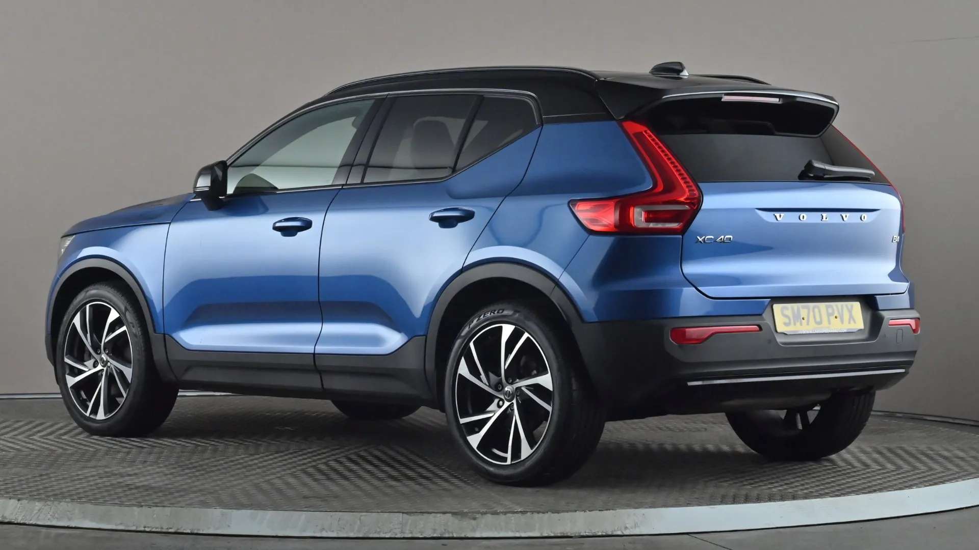 A 2021 VOLVO XC40 2.0 B4P R DESIGN Pro Auto A 2021 VOLVO XC40 2.0 B4P R DESIGN Pro Auto
