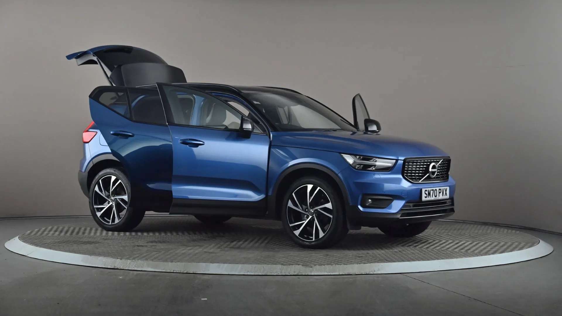 2021 VOLVO XC40 2021 VOLVO XC40