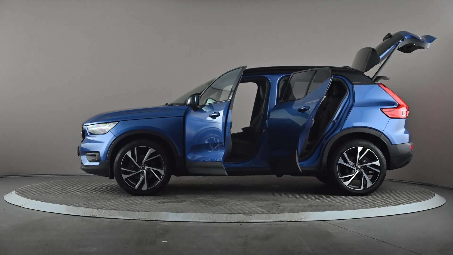 2021 VOLVO XC40 2021 VOLVO XC40