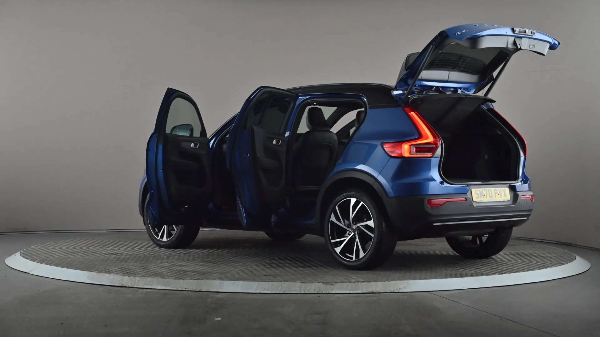 2021 VOLVO XC40 2021 VOLVO XC40