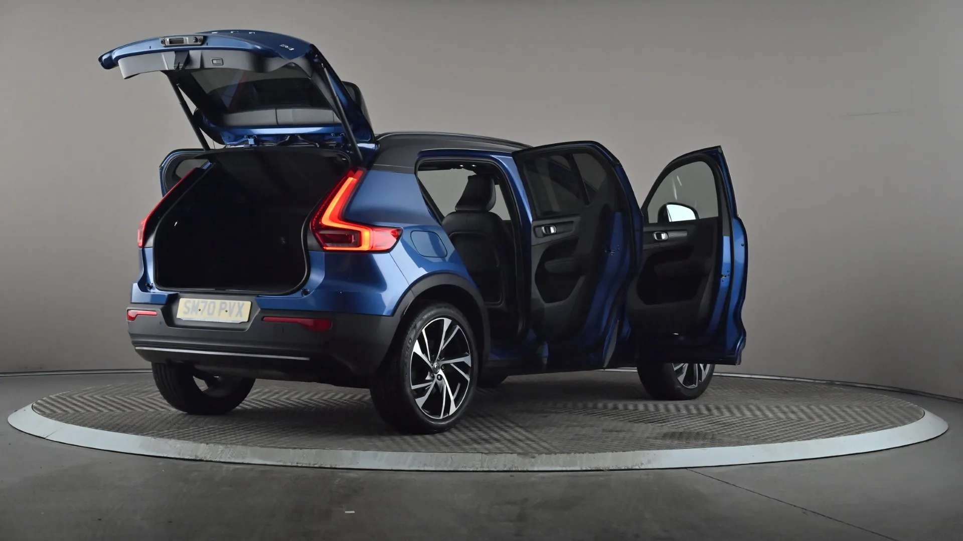 2021 VOLVO XC40 2021 VOLVO XC40