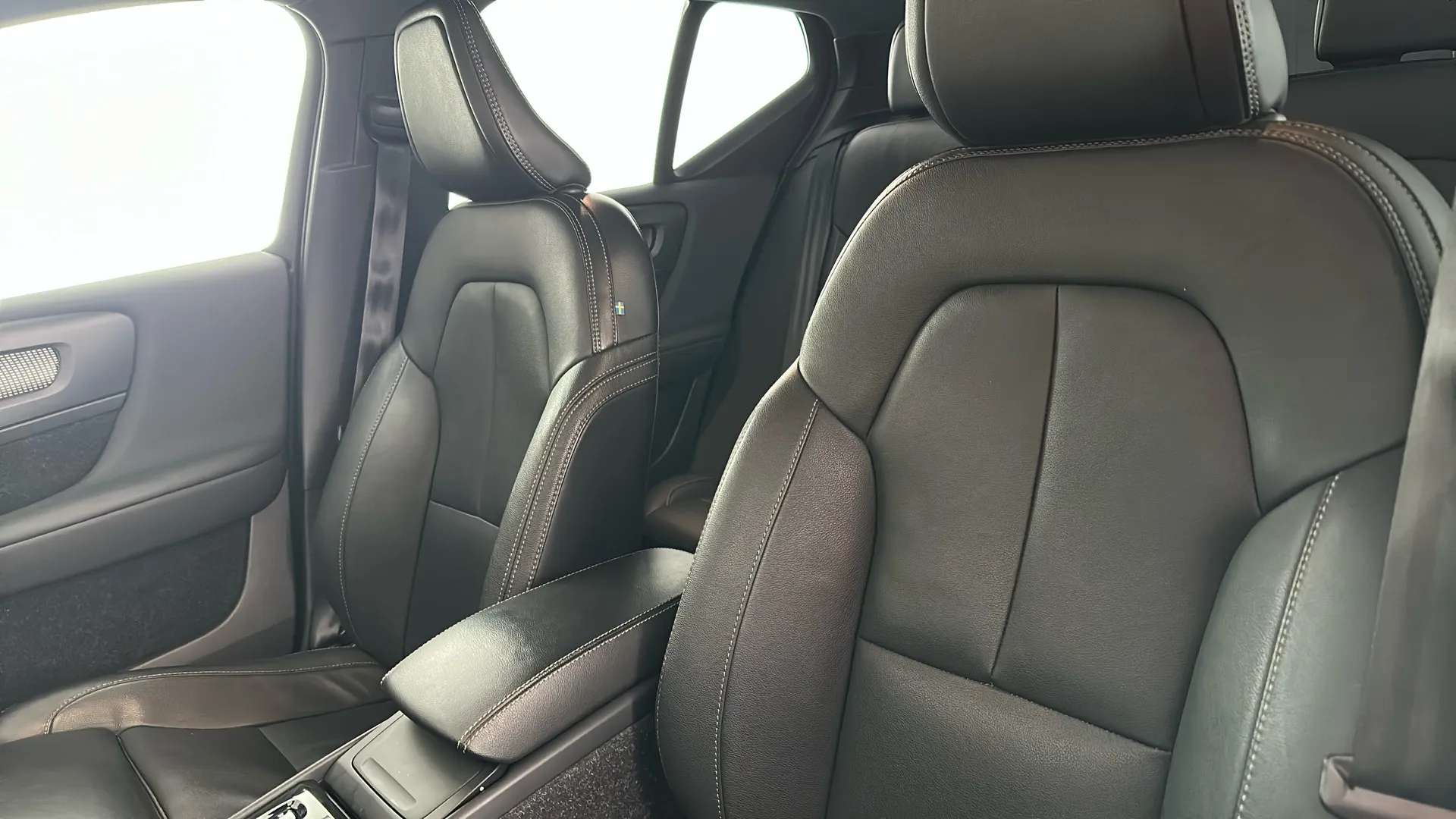 2021 VOLVO XC40 2021 VOLVO XC40