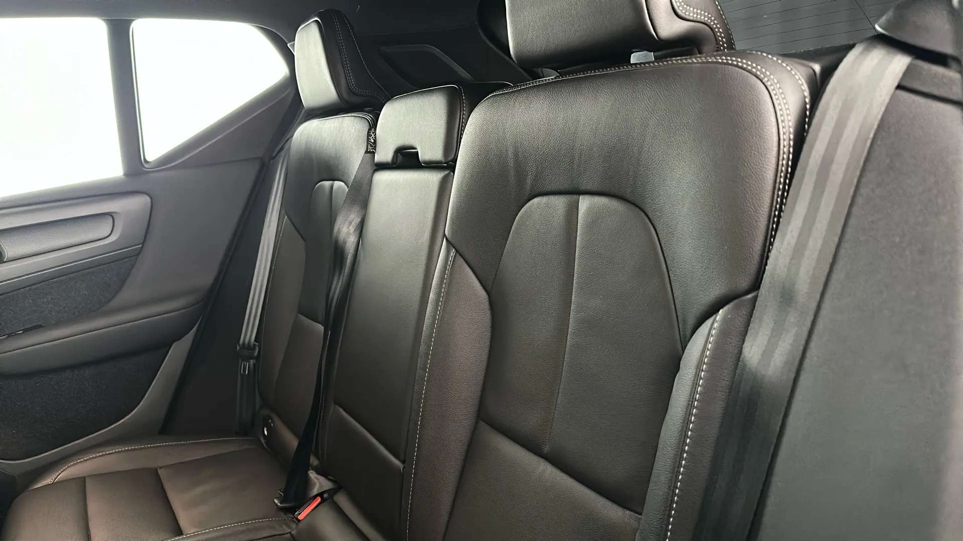 2021 VOLVO XC40 2021 VOLVO XC40