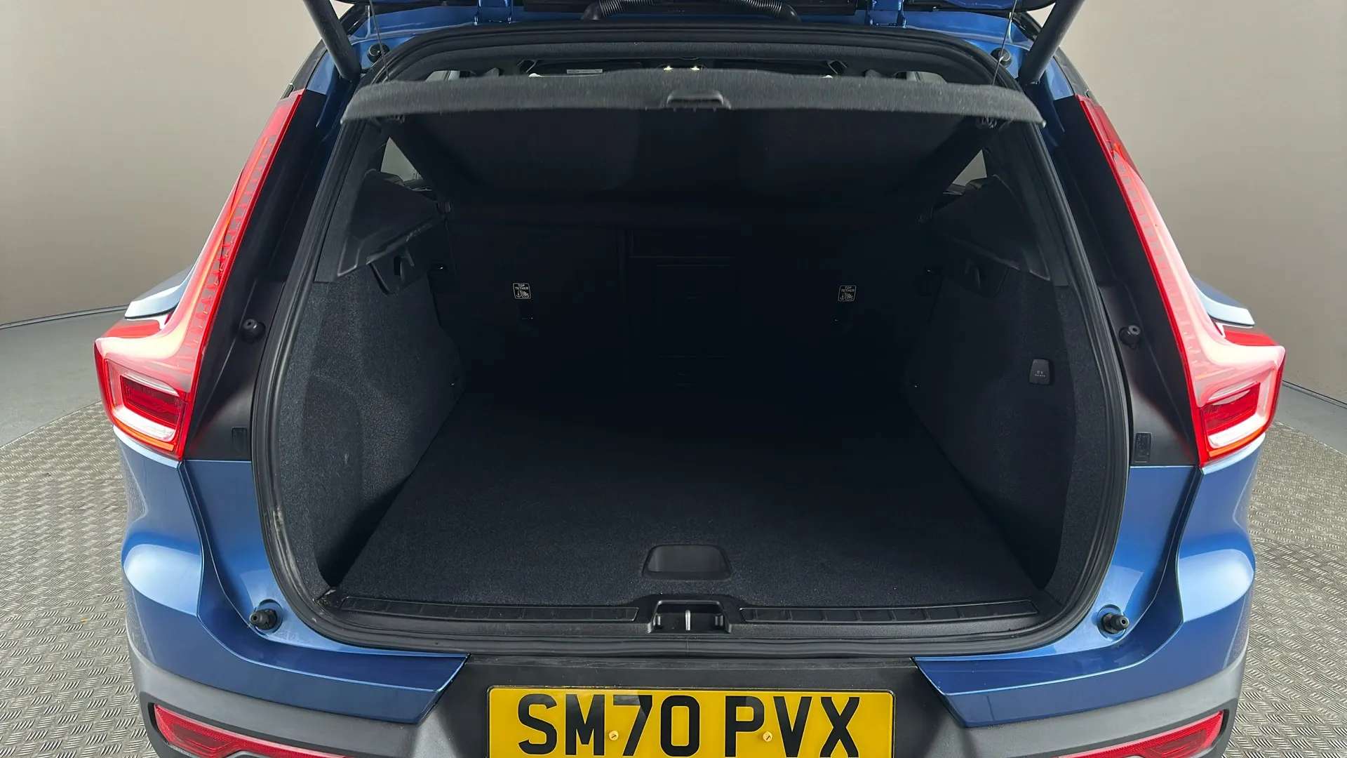 2021 VOLVO XC40 2021 VOLVO XC40