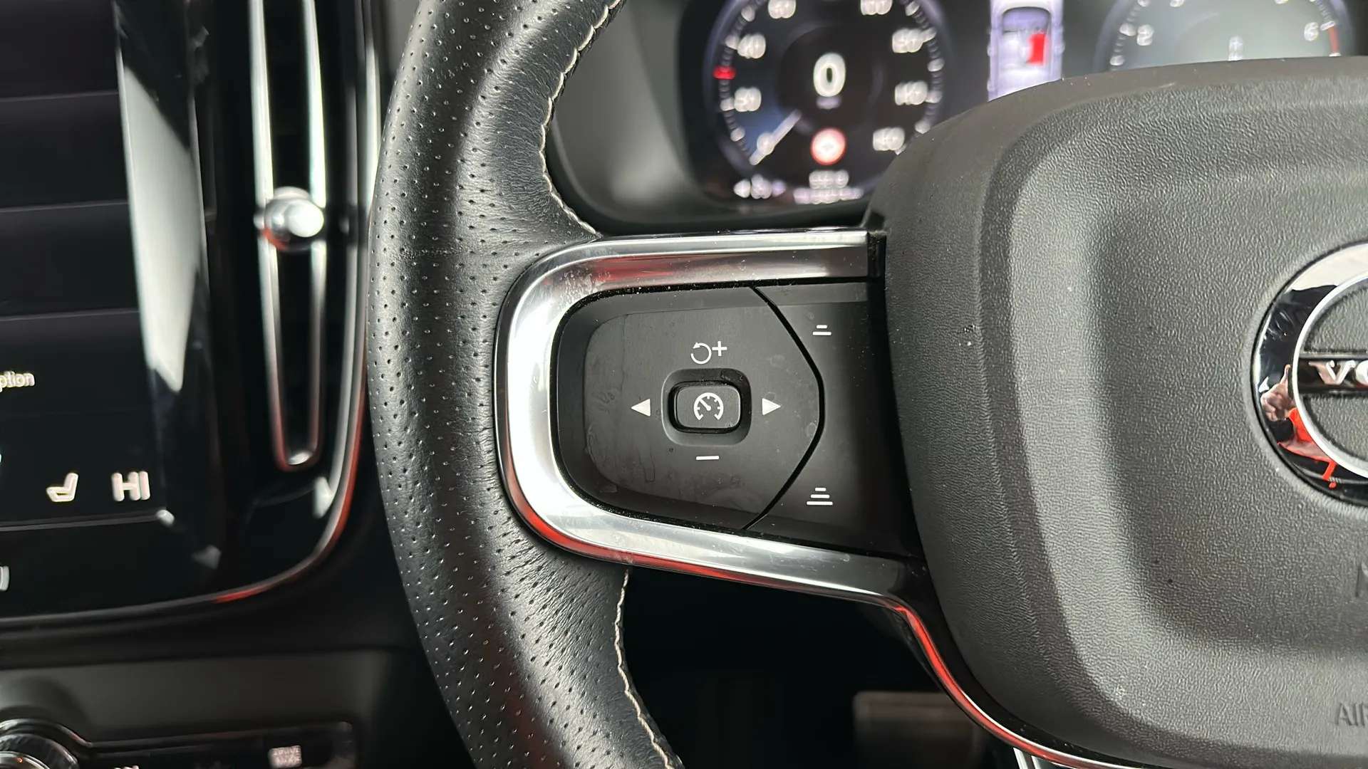 2021 VOLVO XC40 2021 VOLVO XC40