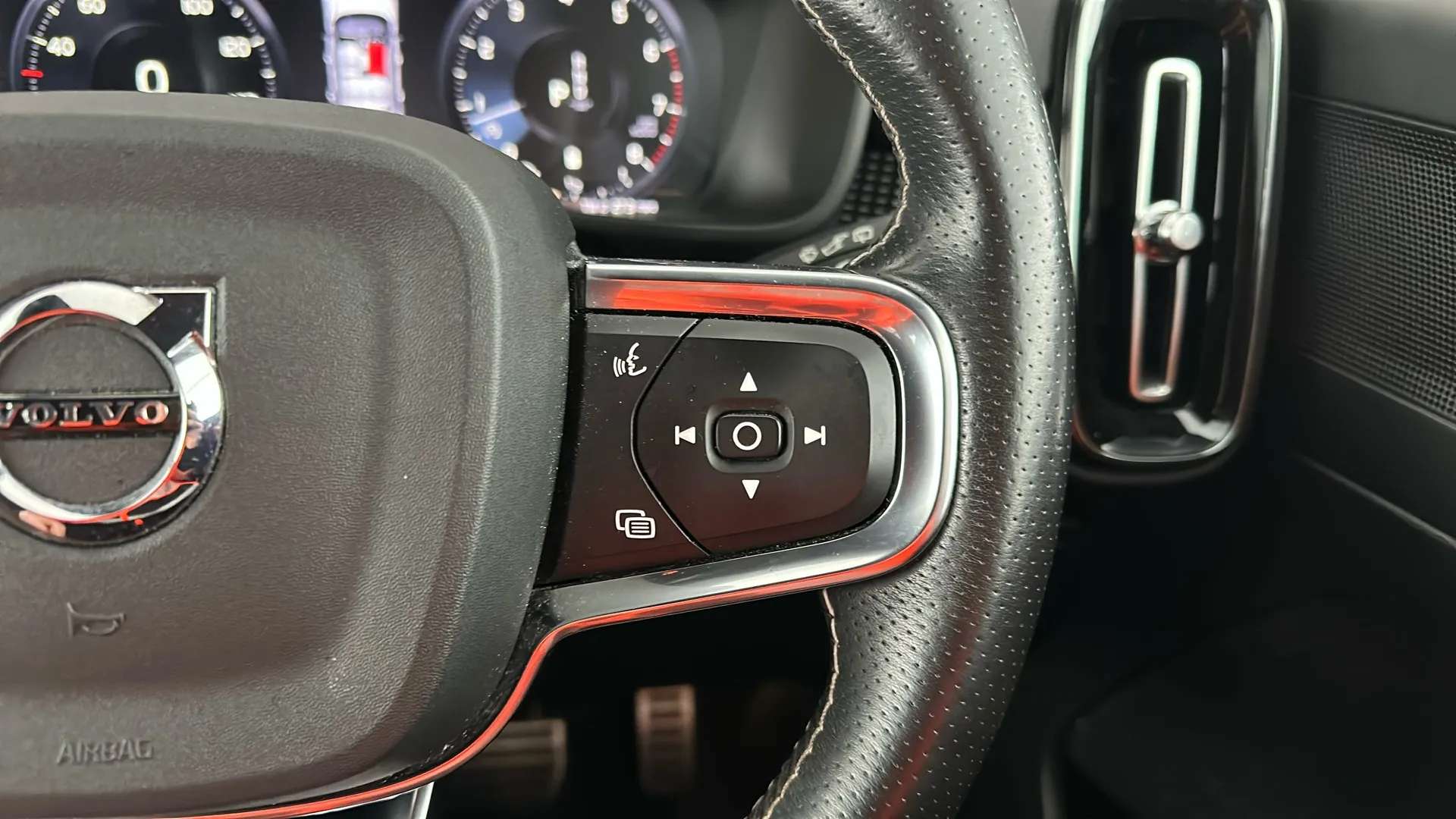 2021 VOLVO XC40 2021 VOLVO XC40