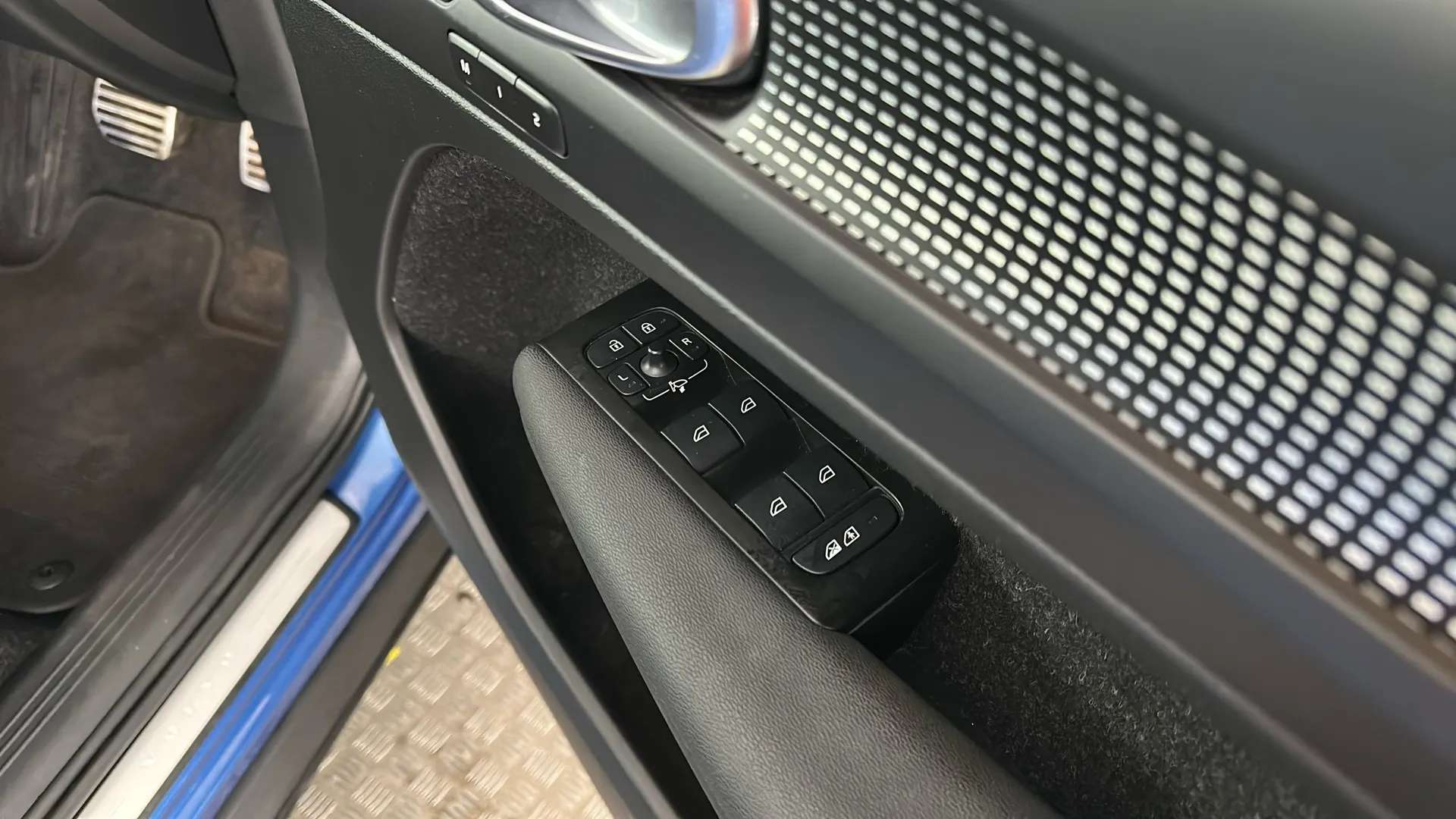 2021 VOLVO XC40 2021 VOLVO XC40