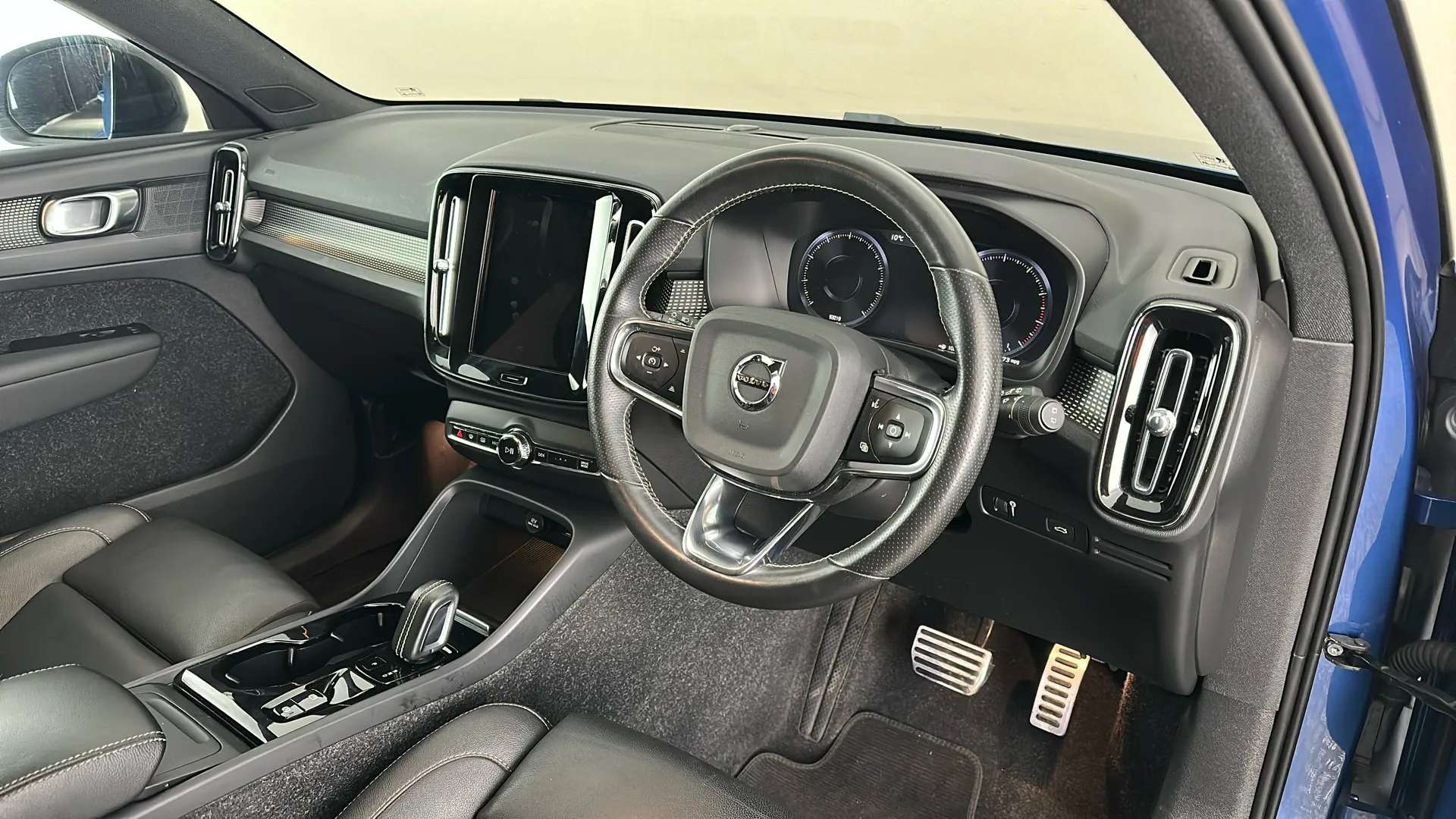 2021 VOLVO XC40 2021 VOLVO XC40