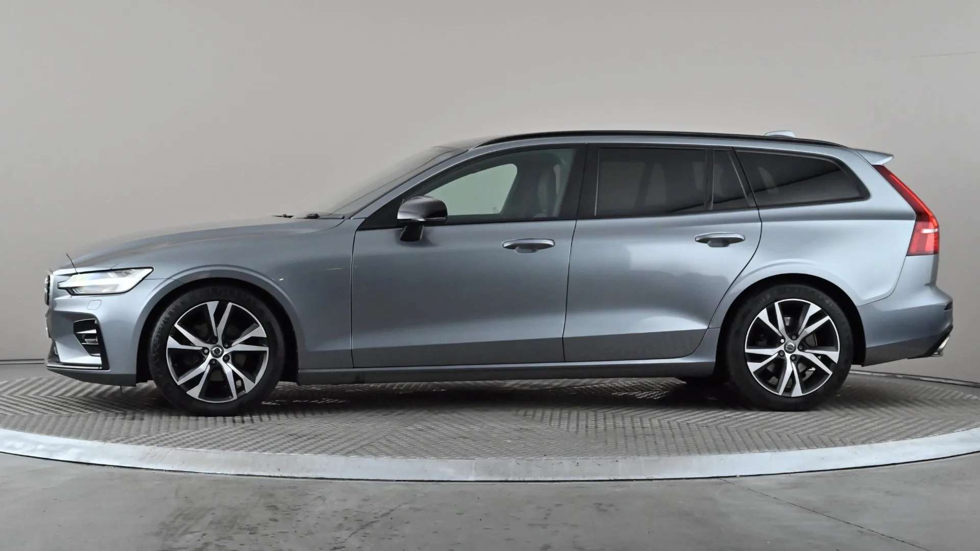 2019 VOLVO V60 2019 VOLVO V60