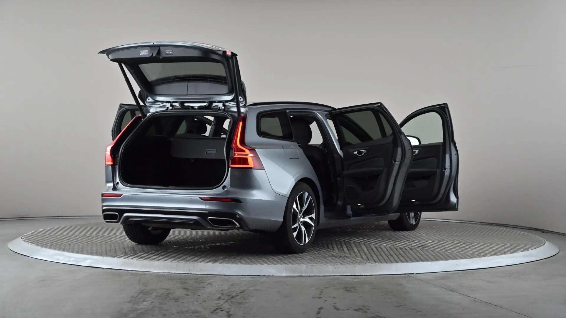 2019 VOLVO V60 2019 VOLVO V60