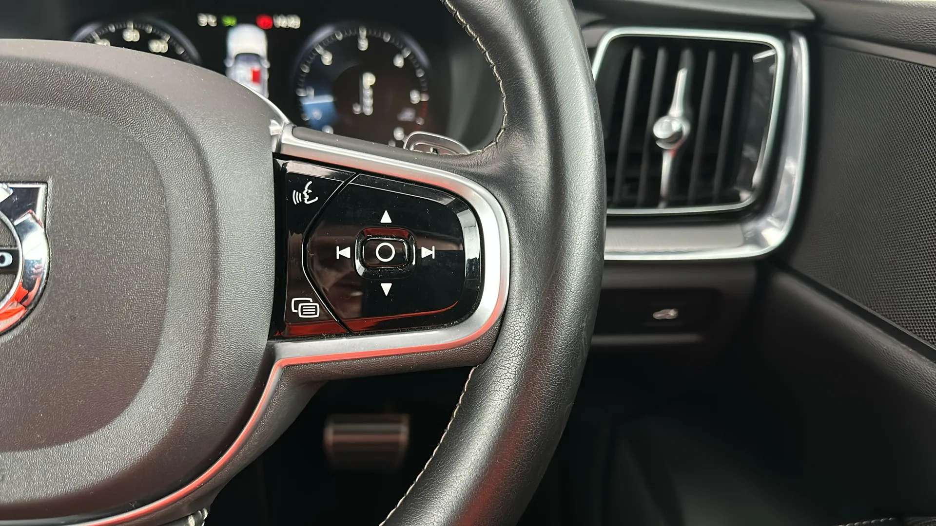 2019 VOLVO V60 2019 VOLVO V60