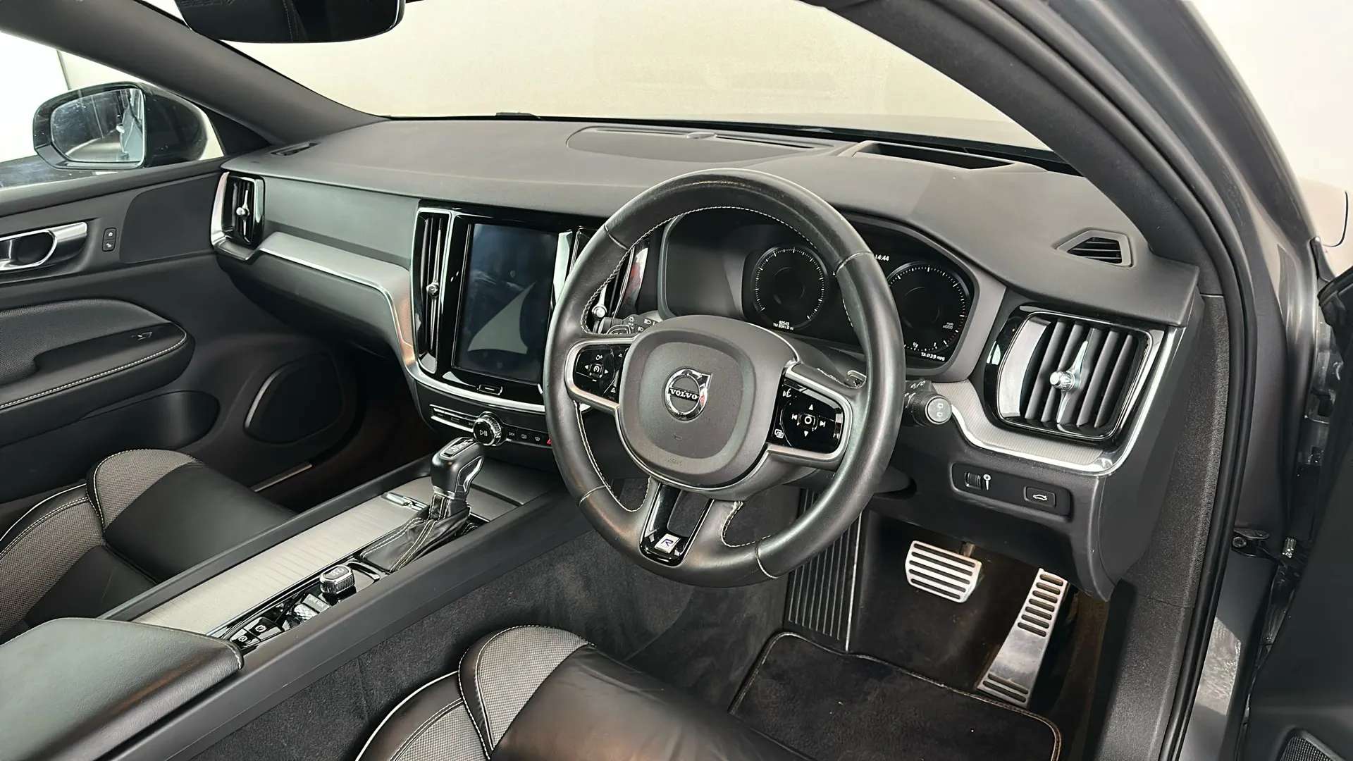 2019 VOLVO V60 2019 VOLVO V60