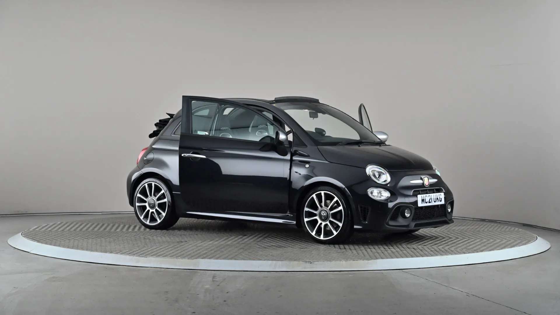 2021 ABARTH 595 2021 ABARTH 595
