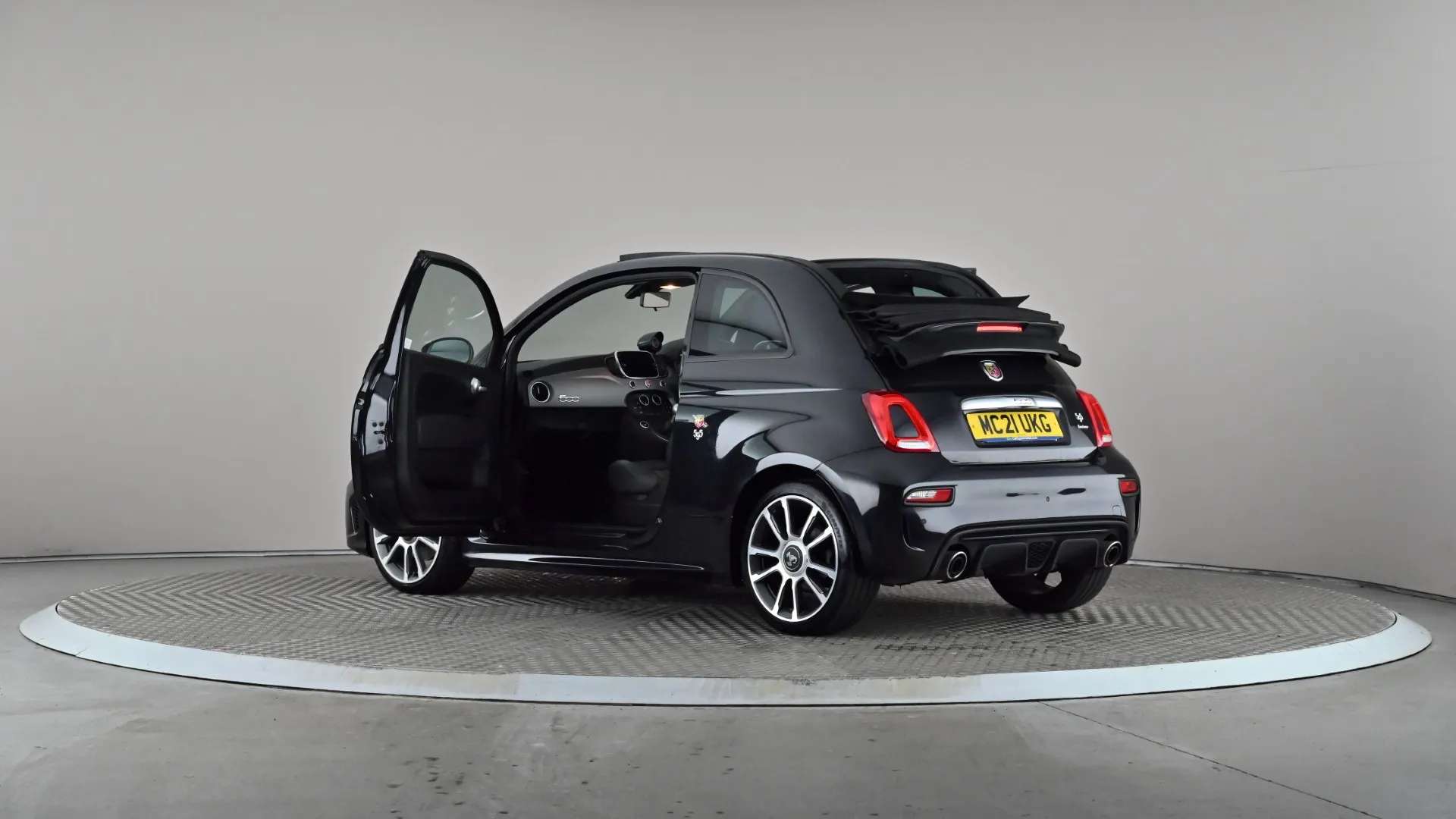 2021 ABARTH 595 2021 ABARTH 595