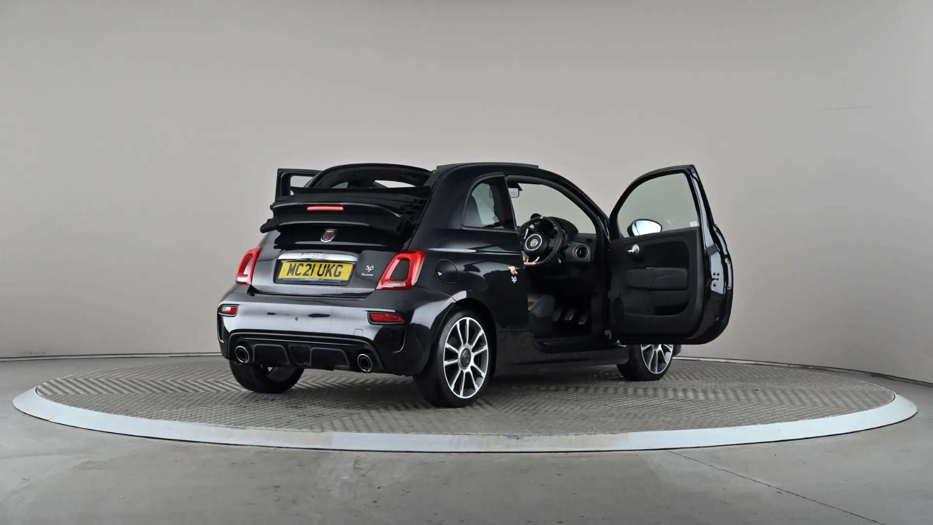 2021 ABARTH 595 2021 ABARTH 595