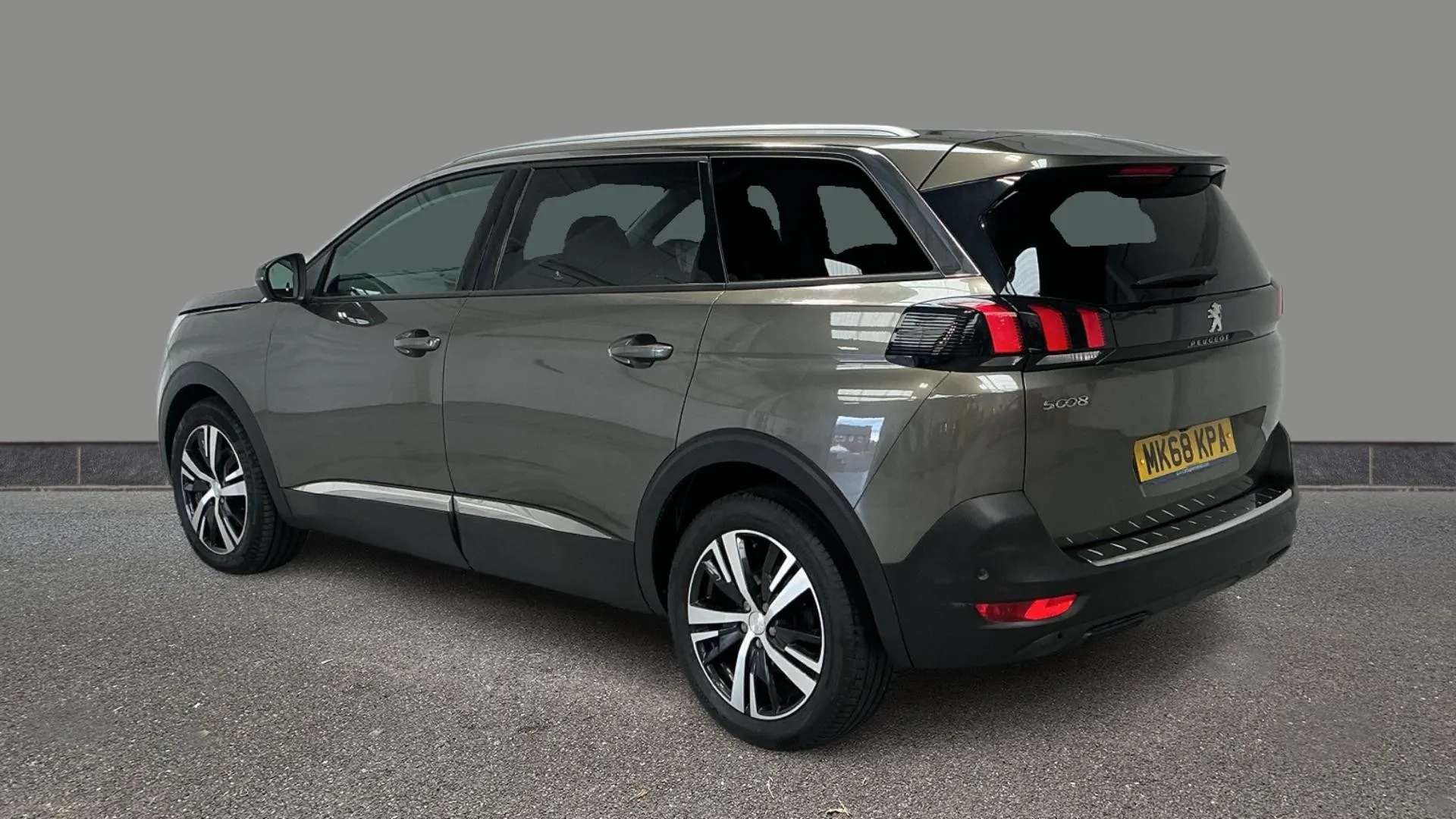 A 2018 PEUGEOT 5008 1.2 PureTech Allure A 2018 PEUGEOT 5008 1.2 PureTech Allure